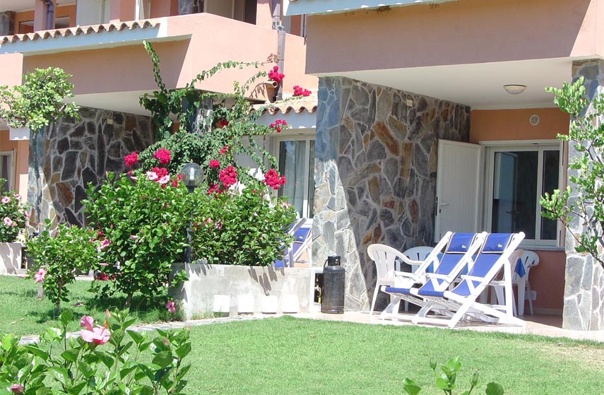 Holiday apartments in Sardinia, in Residence la Chimera, with pool and breathtaking views of the beaches of Villasimius